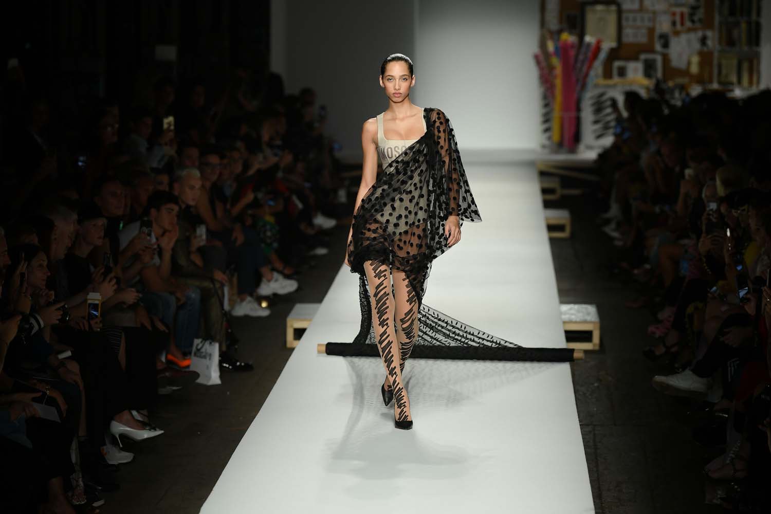 Moschino İlkbahar/Yaz 2019 şovu