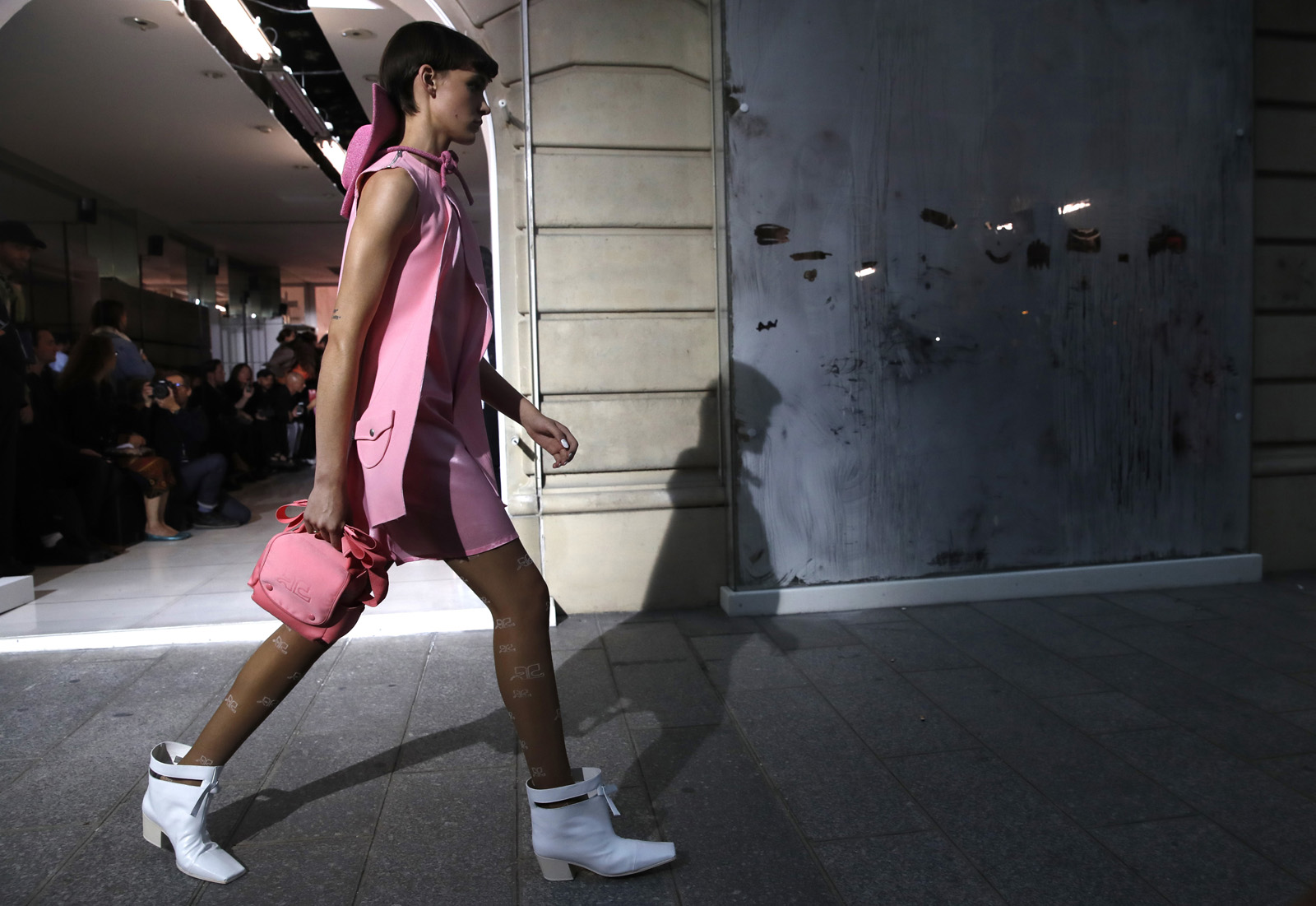 Courreges İlkbahar/Yaz 2019 koleksiyonu 