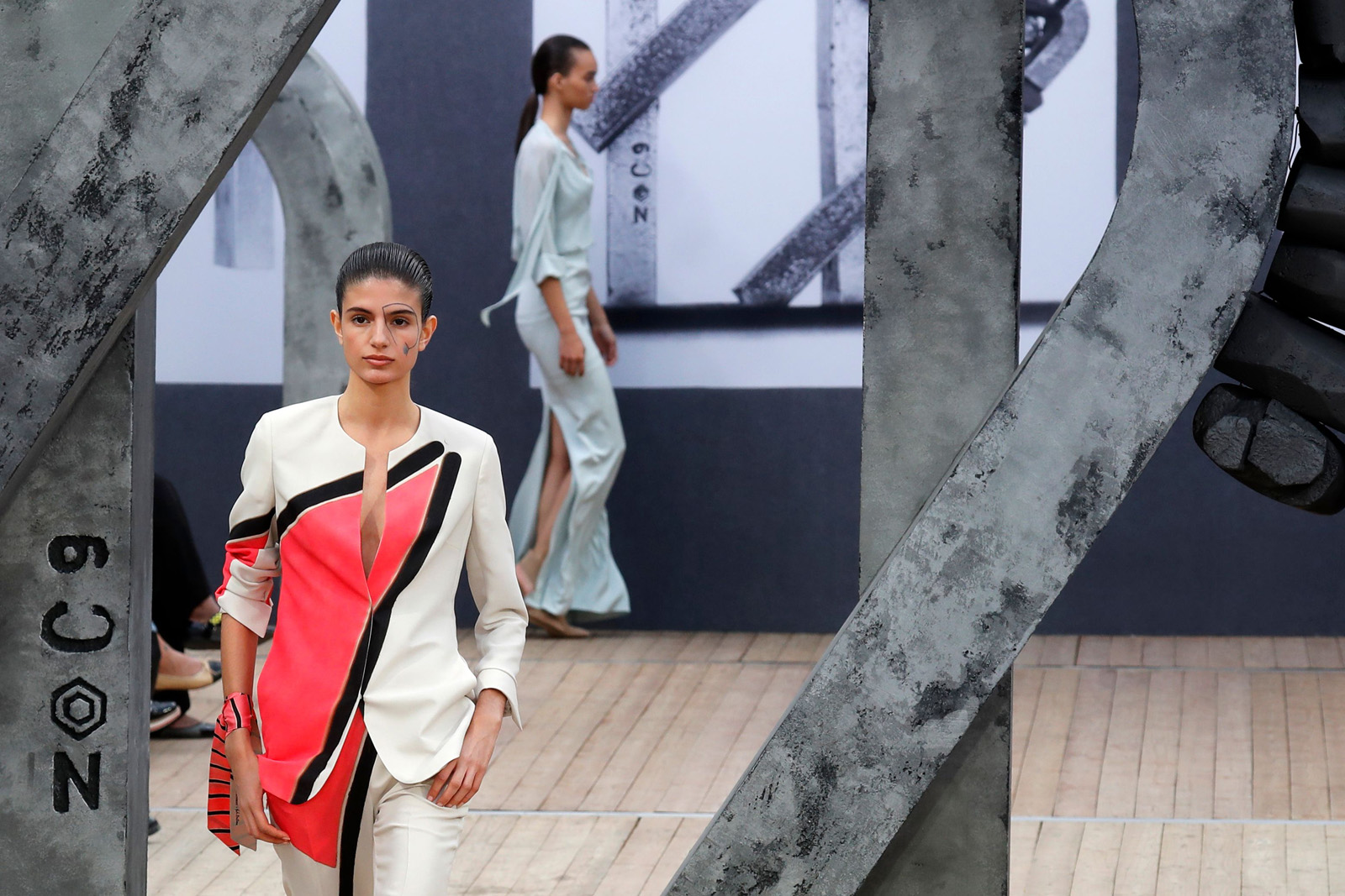 Akris İlkbahar/Yaz 2019 defilesi