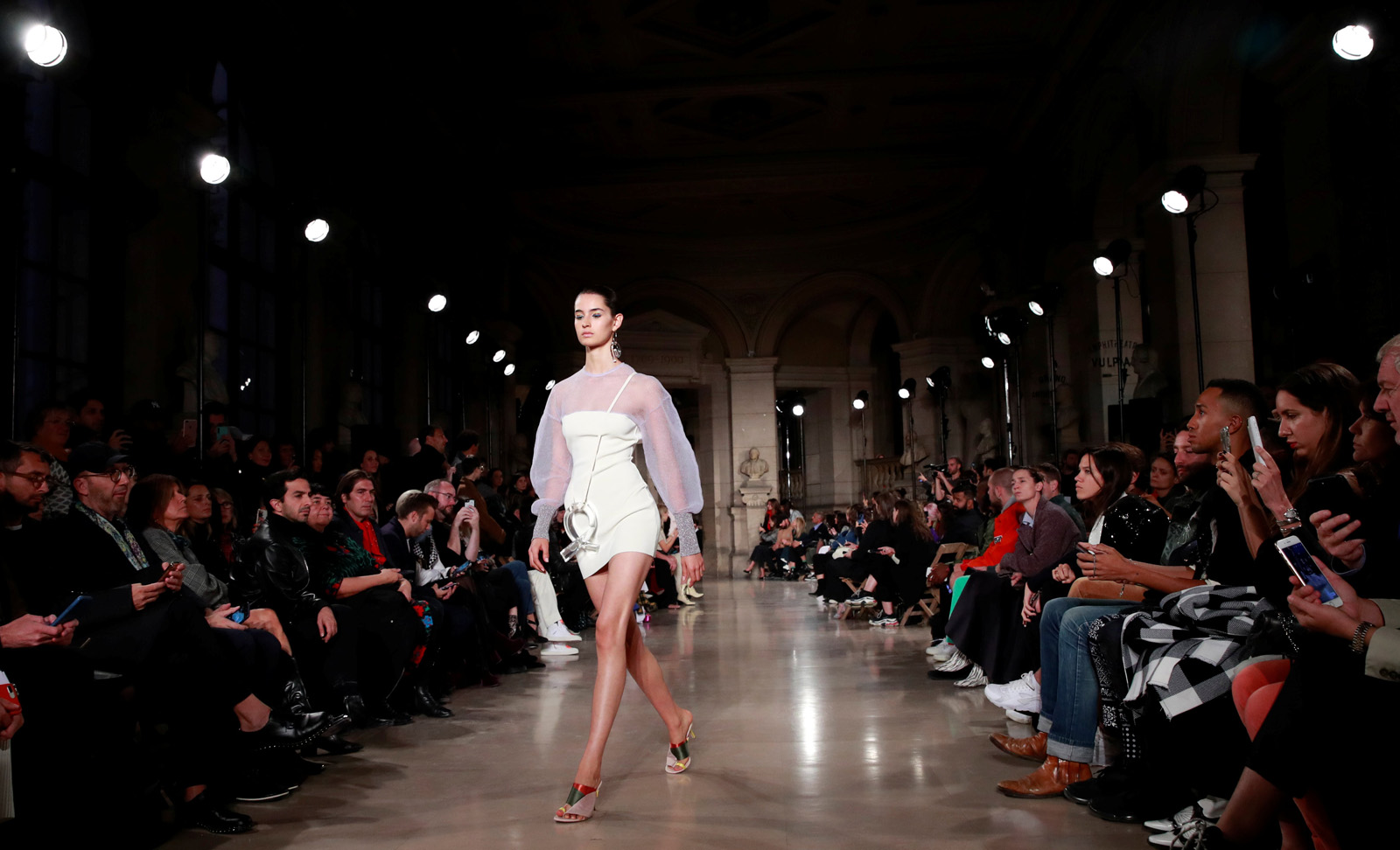 Esteban Cortazar 2019 İlkbahar/Yaz koleksiyonu