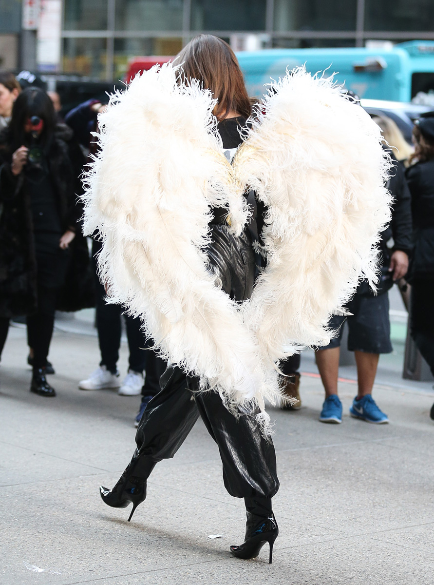 Victoria’s Secret şovu için kanatlarını taktılar