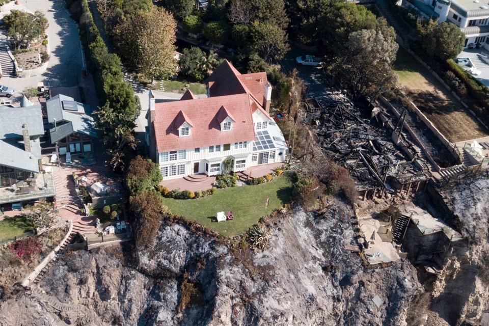 Kaliforniya'daki yangında evleri etkilenmeyen ünlüler