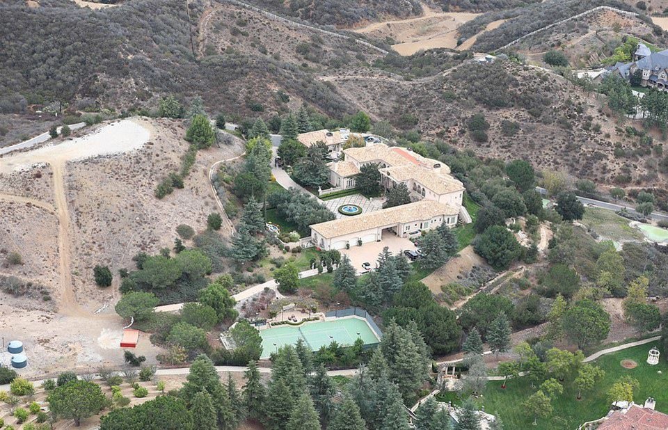 Kaliforniya'daki yangında evleri etkilenmeyen ünlüler