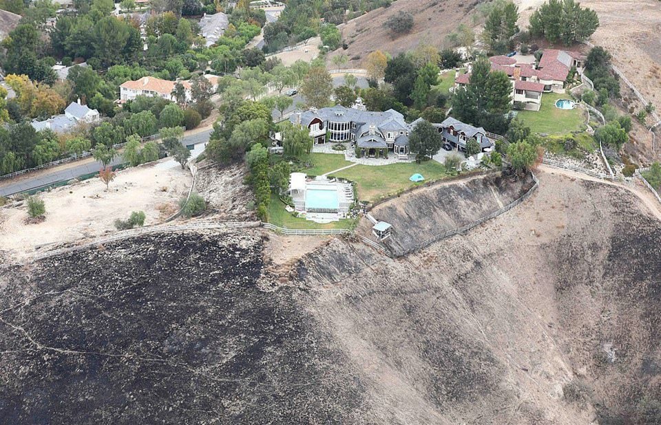 Kaliforniya'daki yangında evleri etkilenmeyen ünlüler