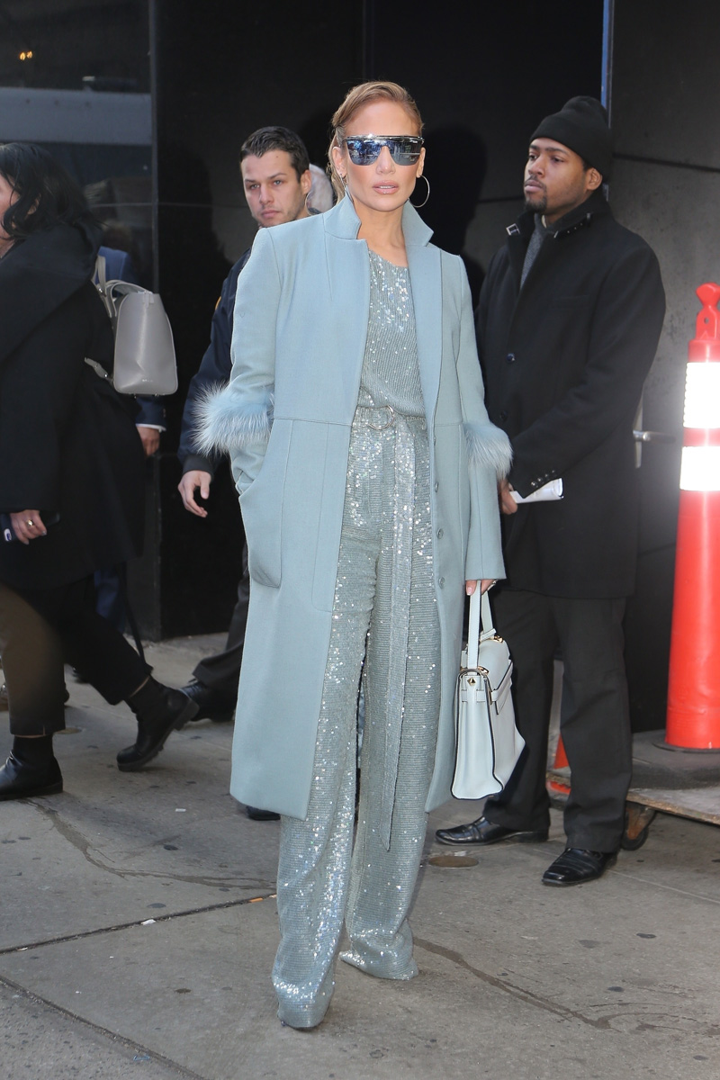 Jennifer Lopez, Second Act için tanıtım turunda