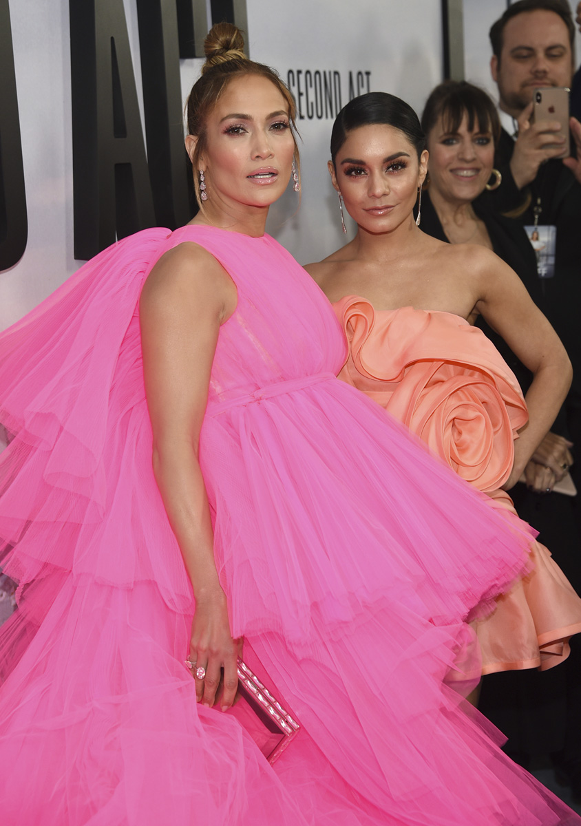 Jennifer Lopez, Second Act için tanıtım turunda