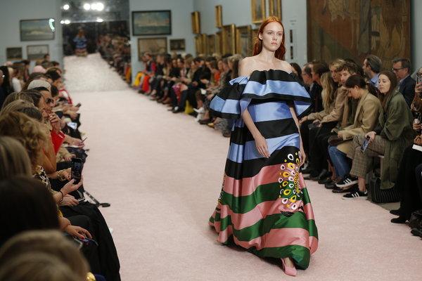 Ödül sezonuna hakim olacak 24 defile elbisesi!