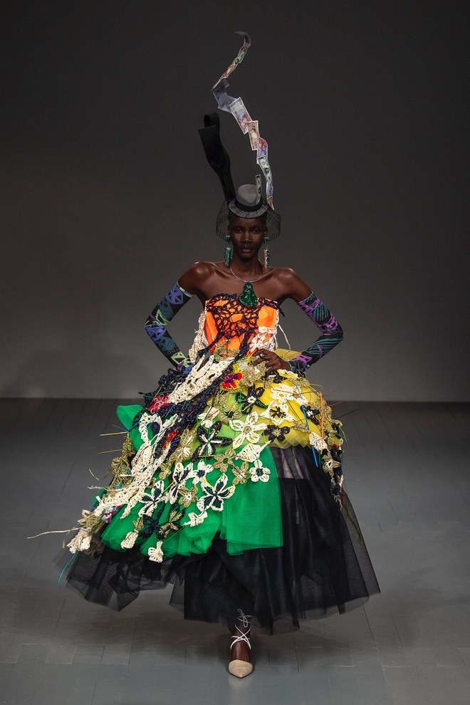 Ödül sezonuna hakim olacak 24 defile elbisesi!