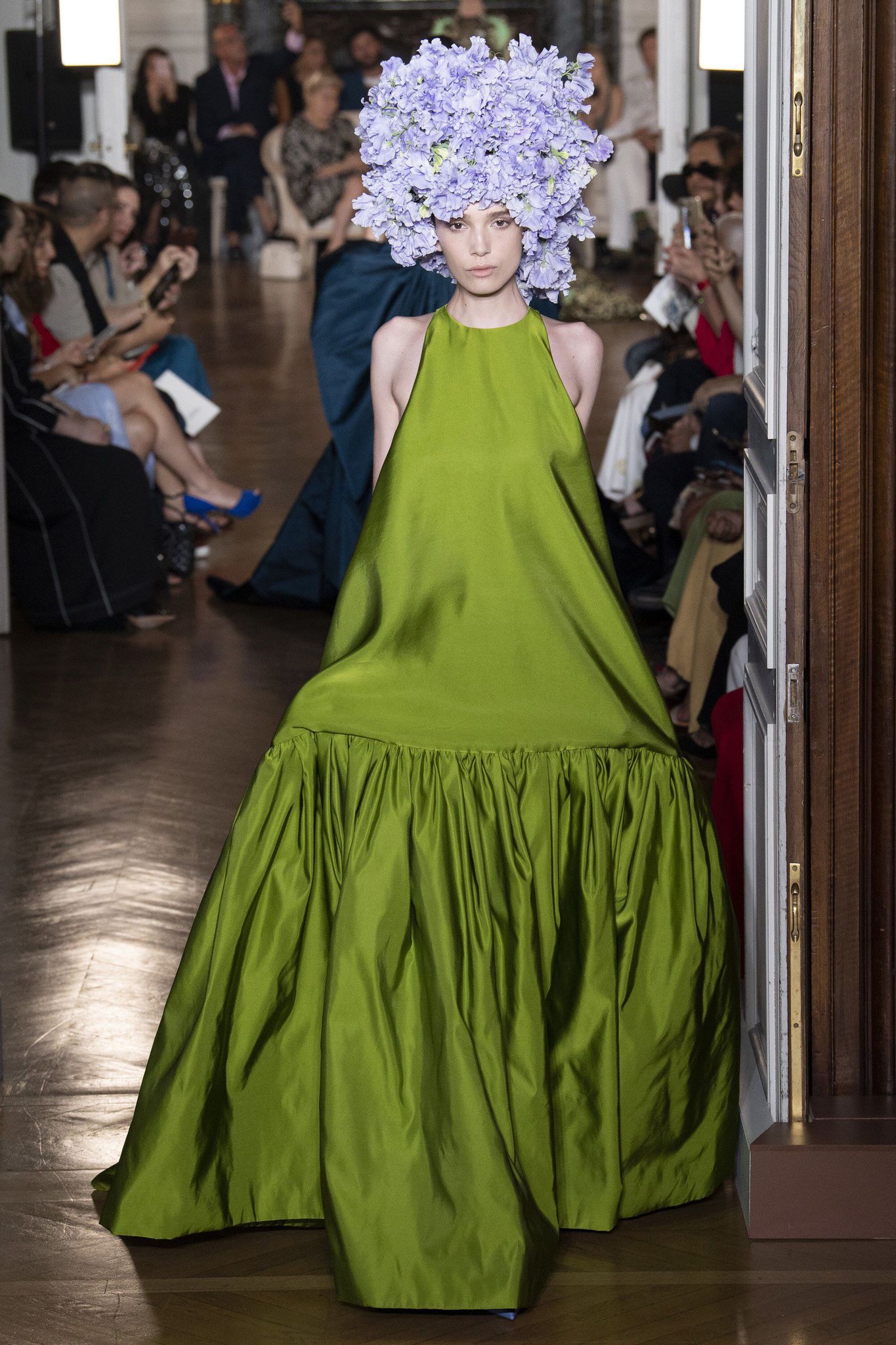 Ödül sezonuna hakim olacak 24 defile elbisesi!