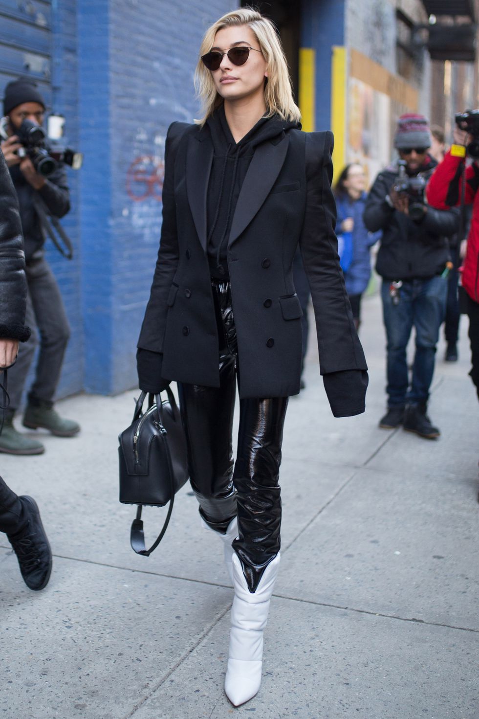 Beyaz bot giymenin 10 yolu!