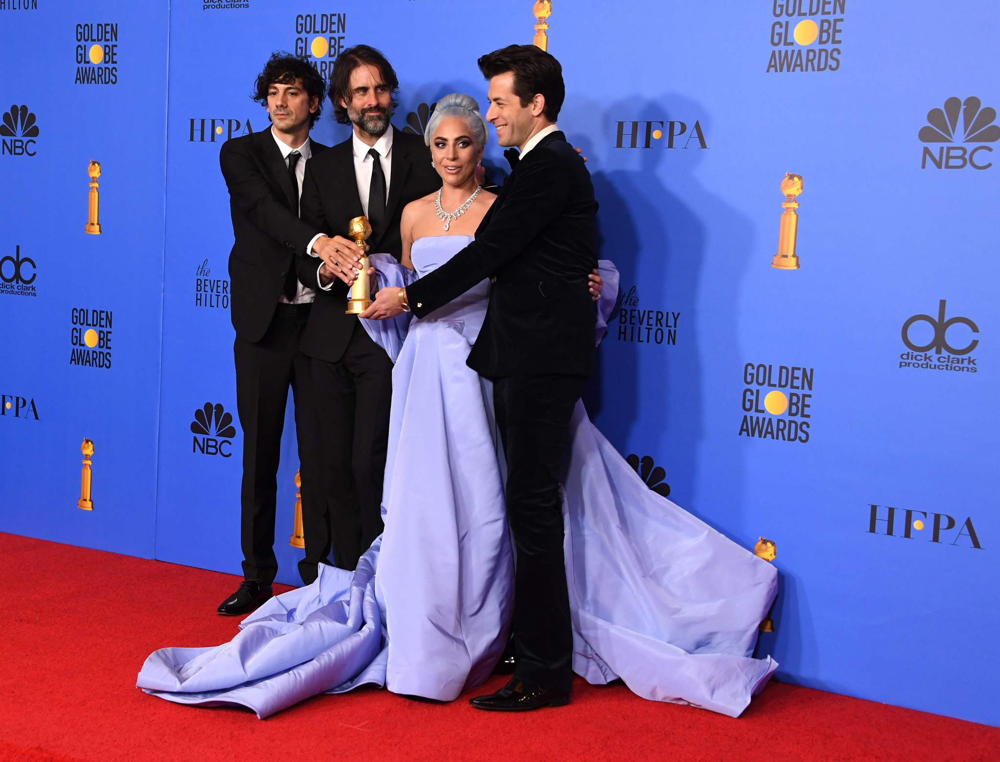 Lady Gaga’nın 2019 Altın Küre Ödül Töreni’ndeki elbisesinin anlamı