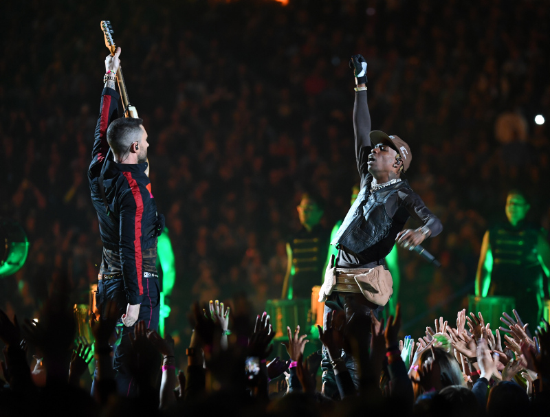 Maroon 5 ile nefes kesen Super Bowl finali!
