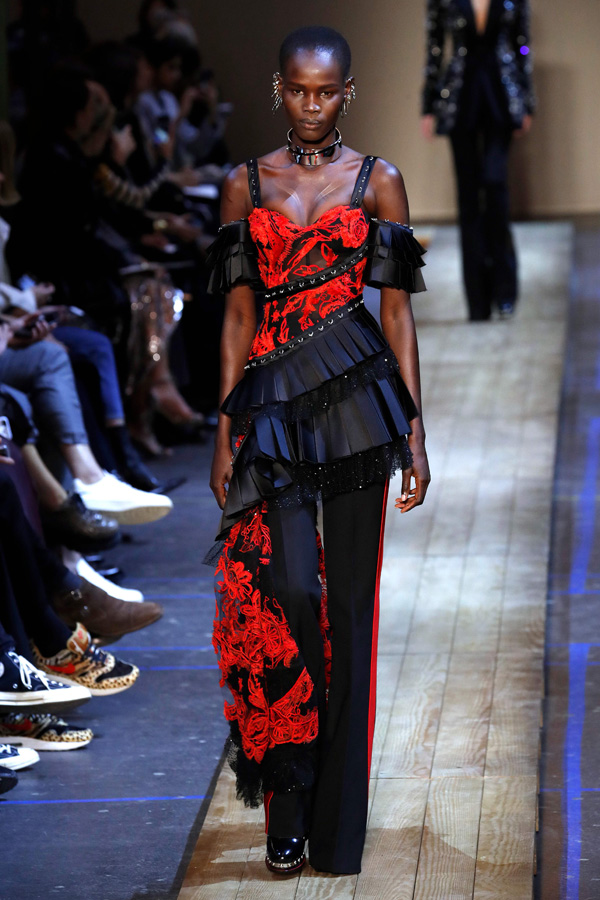 Alexander McQueen Sonbahar/Kış 2019 koleksiyonu