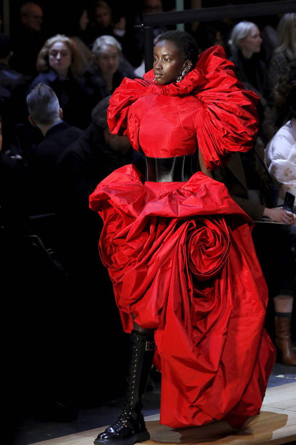 Alexander McQueen Sonbahar/Kış 2019 koleksiyonu
