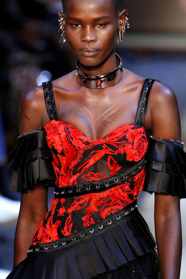 Alexander McQueen Sonbahar/Kış 2019 koleksiyonu