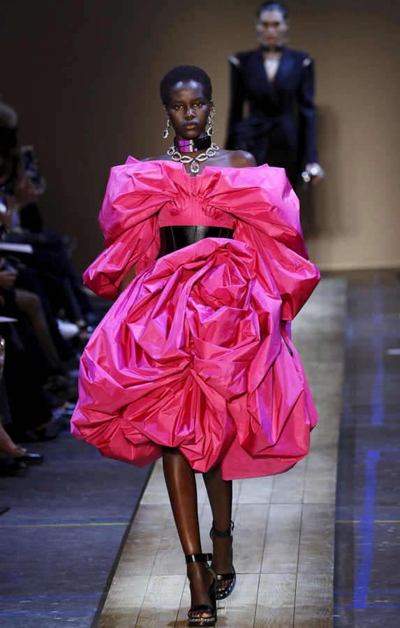 Alexander McQueen Sonbahar/Kış 2019 koleksiyonu