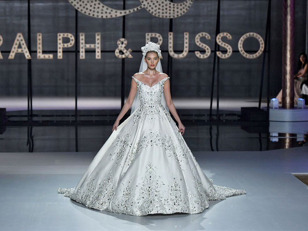 Bahar gelinlerine özel: 2019 gelinlik modelleri