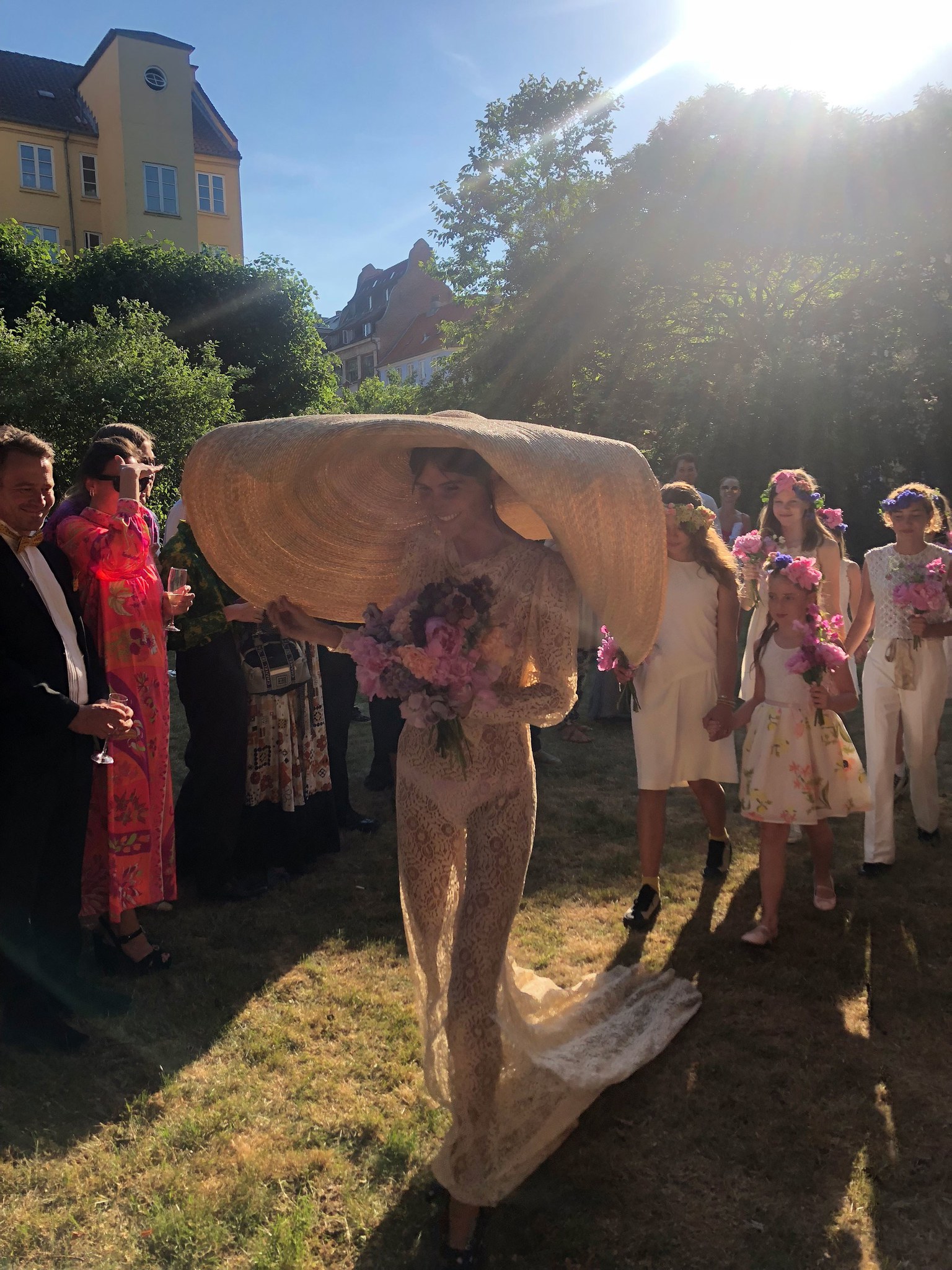 Cesur gelinlerin sıra dışı gelinlikleri