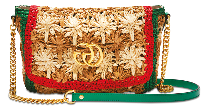 Kırmızılı kadın