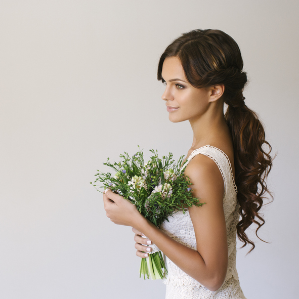 Yaz düğünü için en güzel saç modelleri