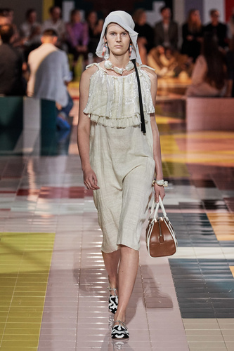 Prada İlkbahar/Yaz 2020 koleksiyonu tanıttı