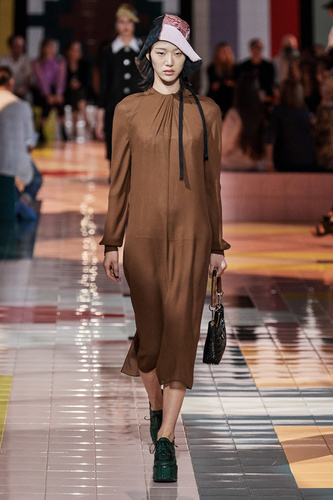 Prada İlkbahar/Yaz 2020 koleksiyonu tanıttı