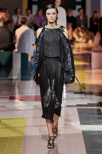 Prada İlkbahar/Yaz 2020 koleksiyonu tanıttı