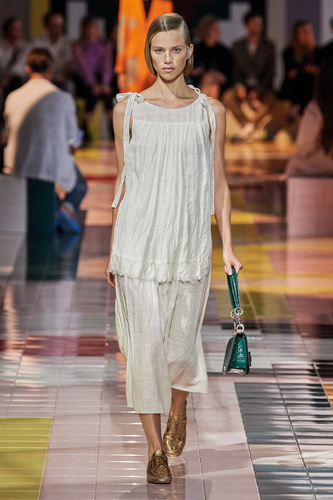 Prada İlkbahar/Yaz 2020 koleksiyonu tanıttı