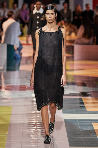 Prada İlkbahar/Yaz 2020 koleksiyonu tanıttı