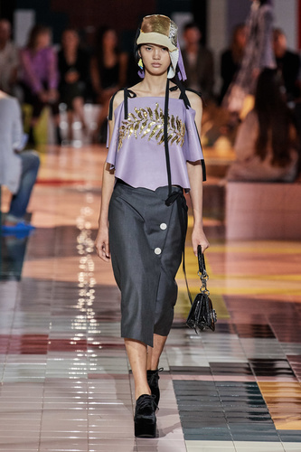 Prada İlkbahar/Yaz 2020 koleksiyonu tanıttı