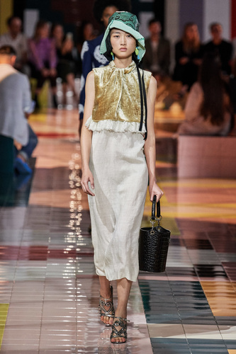 Prada İlkbahar/Yaz 2020 koleksiyonu tanıttı