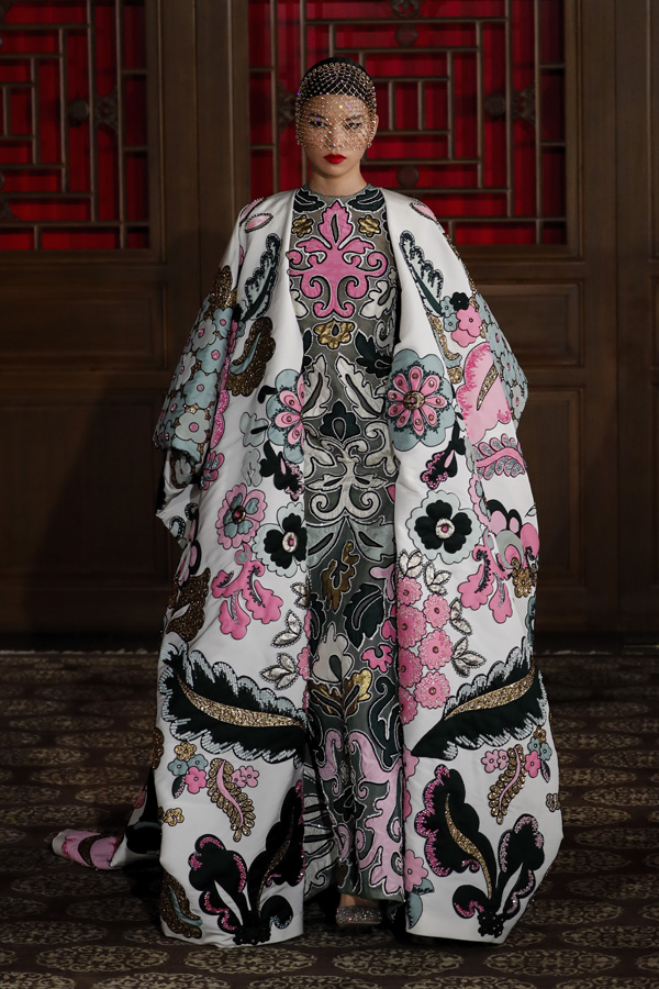 Valentino Haute Couture koleksiyonunu Pekin'de sundu