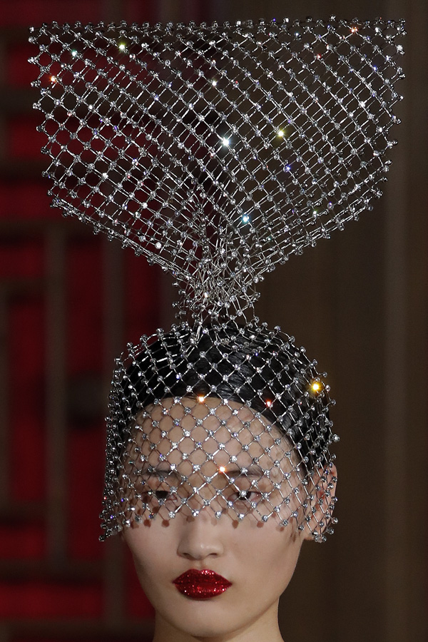 Valentino Haute Couture koleksiyonunu Pekin'de sundu