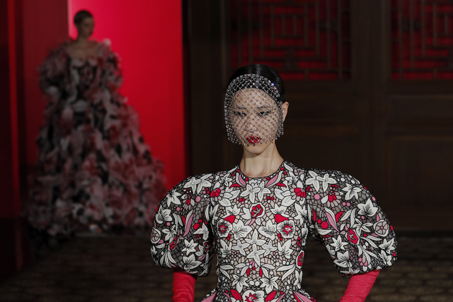 Valentino Haute Couture koleksiyonunu Pekin'de sundu