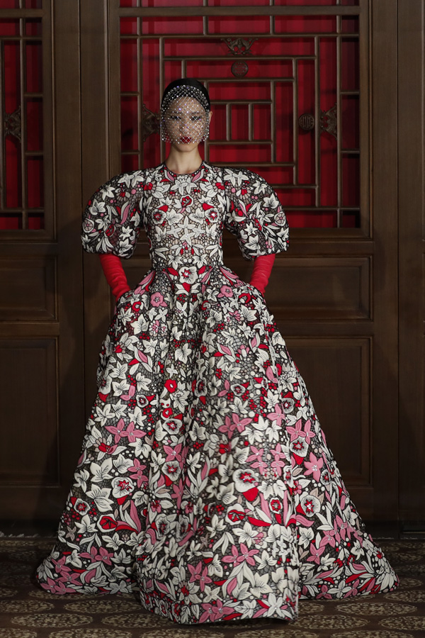 Valentino Haute Couture koleksiyonunu Pekin'de sundu