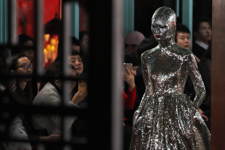 Valentino Haute Couture koleksiyonunu Pekin'de sundu