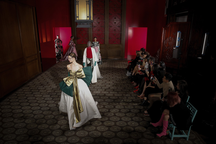 Valentino Haute Couture koleksiyonunu Pekin'de sundu