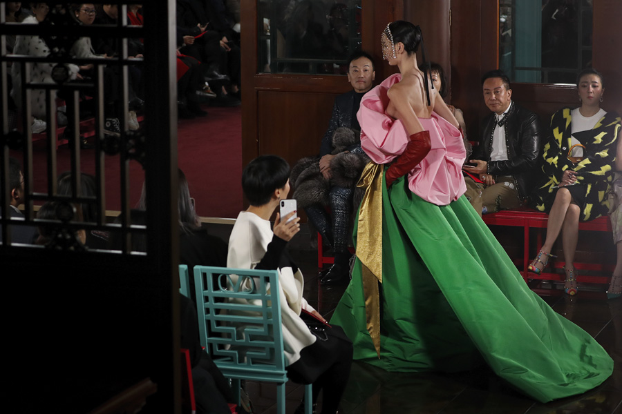 Valentino Haute Couture koleksiyonunu Pekin'de sundu