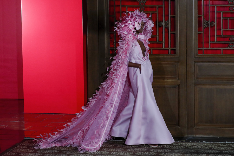 Valentino Haute Couture koleksiyonunu Pekin'de sundu
