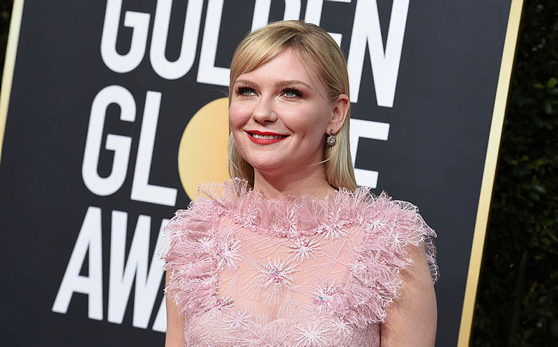 77. Altın Küre Ödülleri Kırmızı Halı Şıklığı