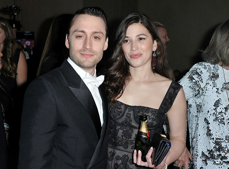 77. Altın Küre Ödülleri Kırmızı Halı Şıklığı