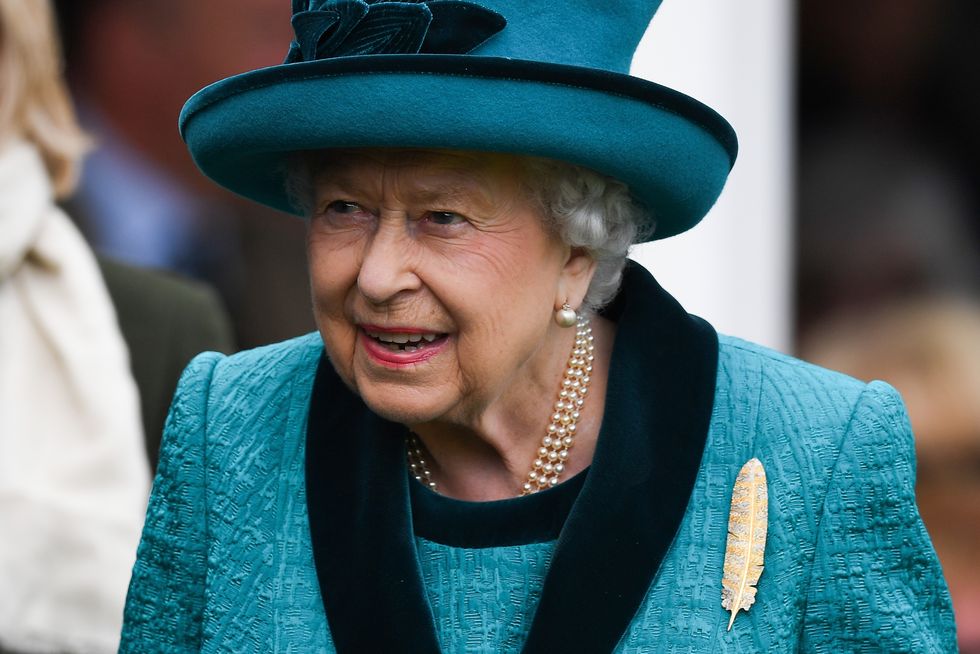 Kraliçe'nin broşlarının arkasındaki gizli anlamlar