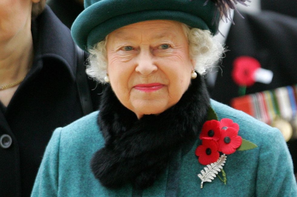 Kraliçe'nin broşlarının arkasındaki gizli anlamlar