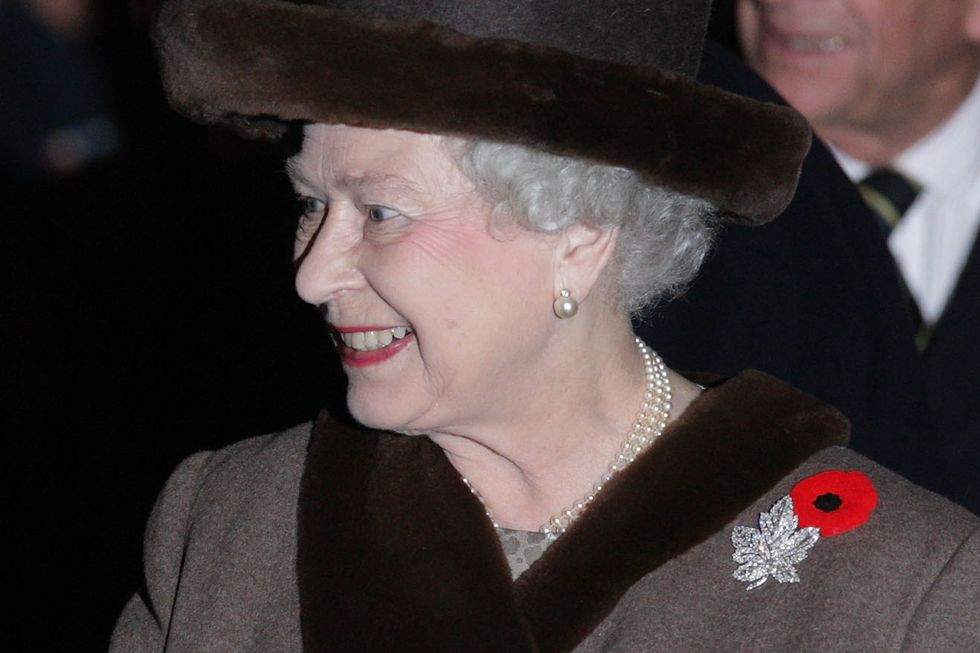 Kraliçe'nin broşlarının arkasındaki gizli anlamlar