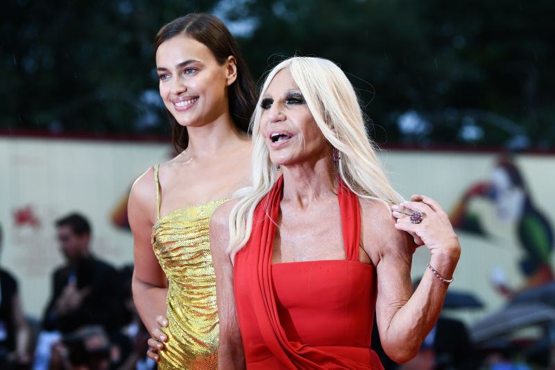 Donatella Versace ile Yeni Dönem ve Son Koleksiyonu Hakkında