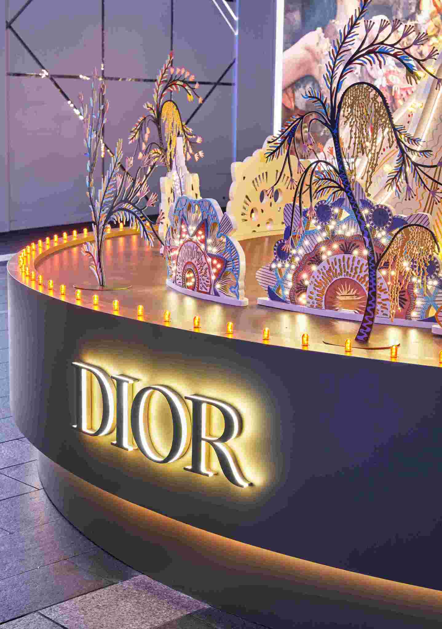 Dior Yeni Yıl Vitrinlerini Keşfedin