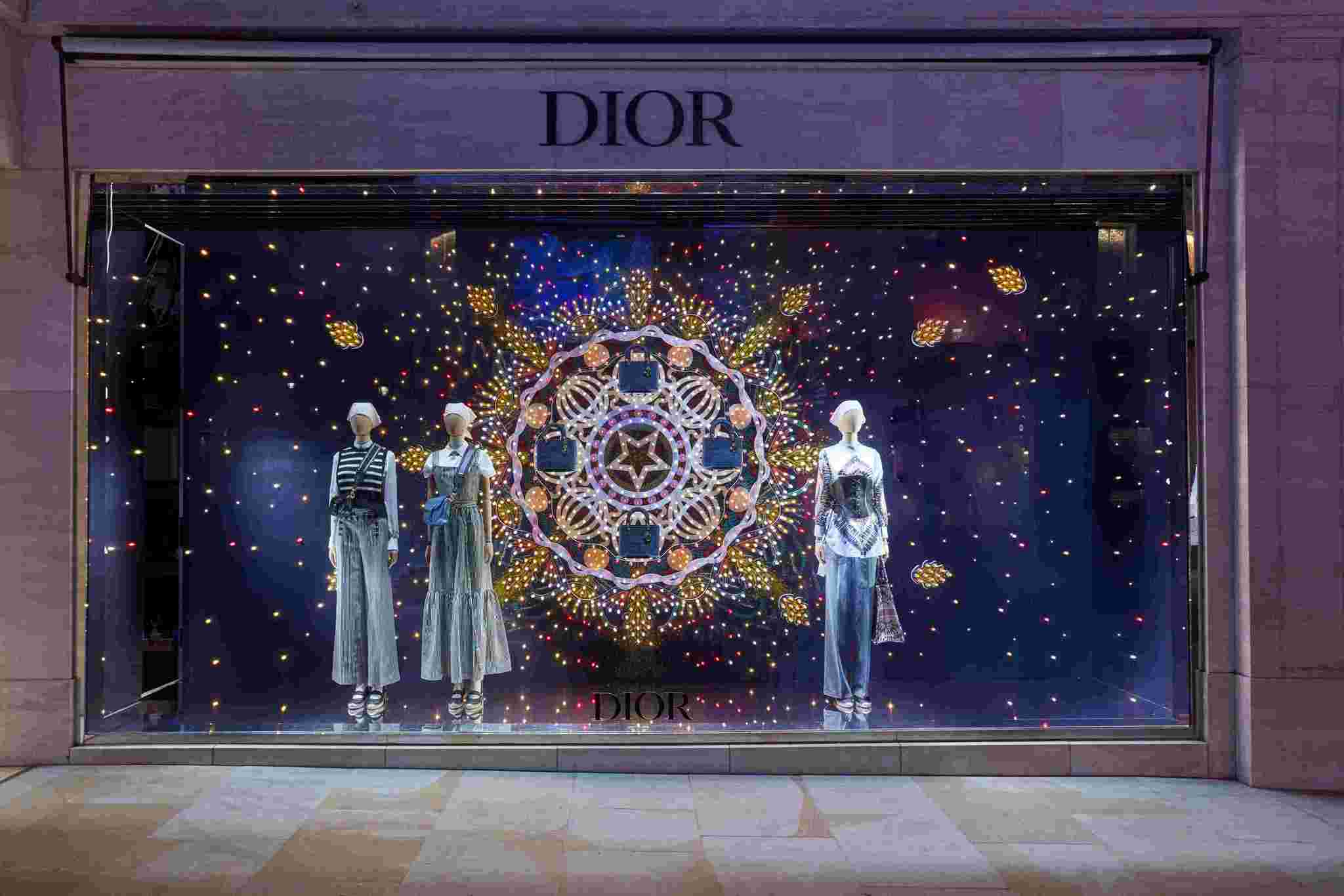 Dior Yeni Yıl Vitrinlerini Keşfedin