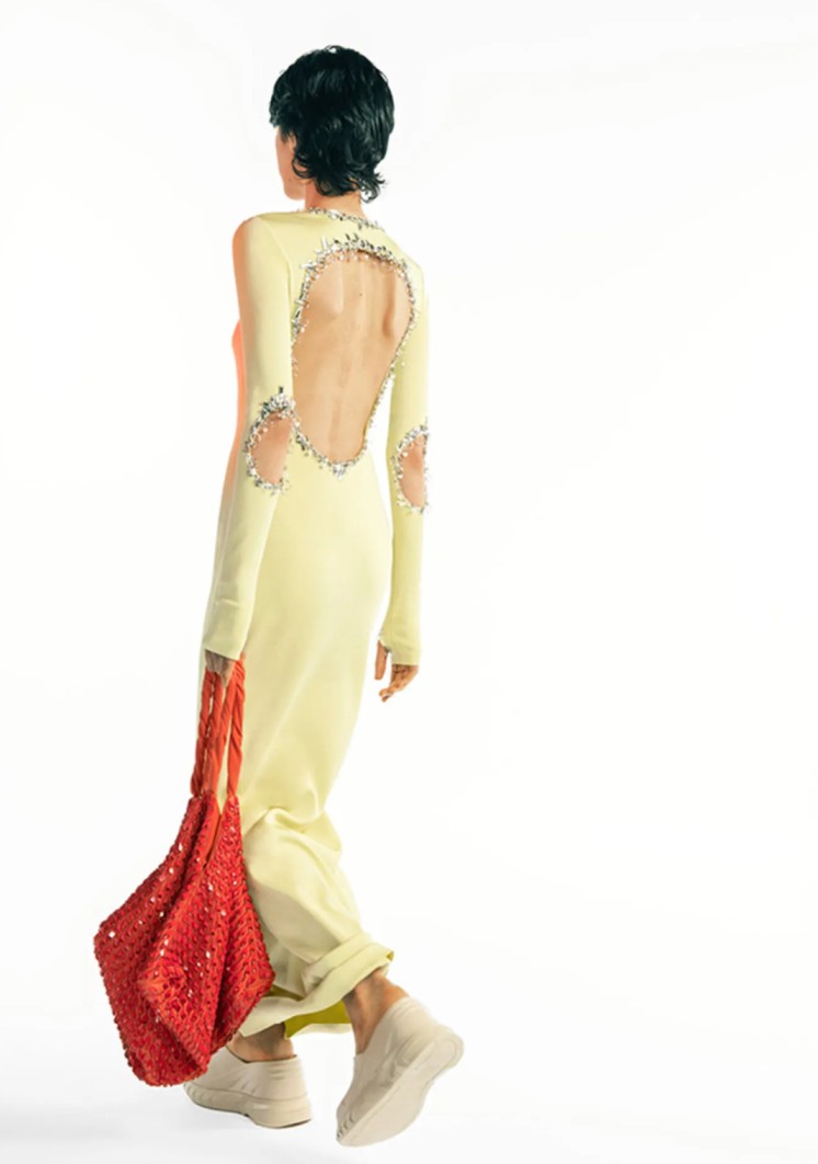 Sırtı Açık Elbiseler Bu Sezonun En İlgi Çekici Trendi