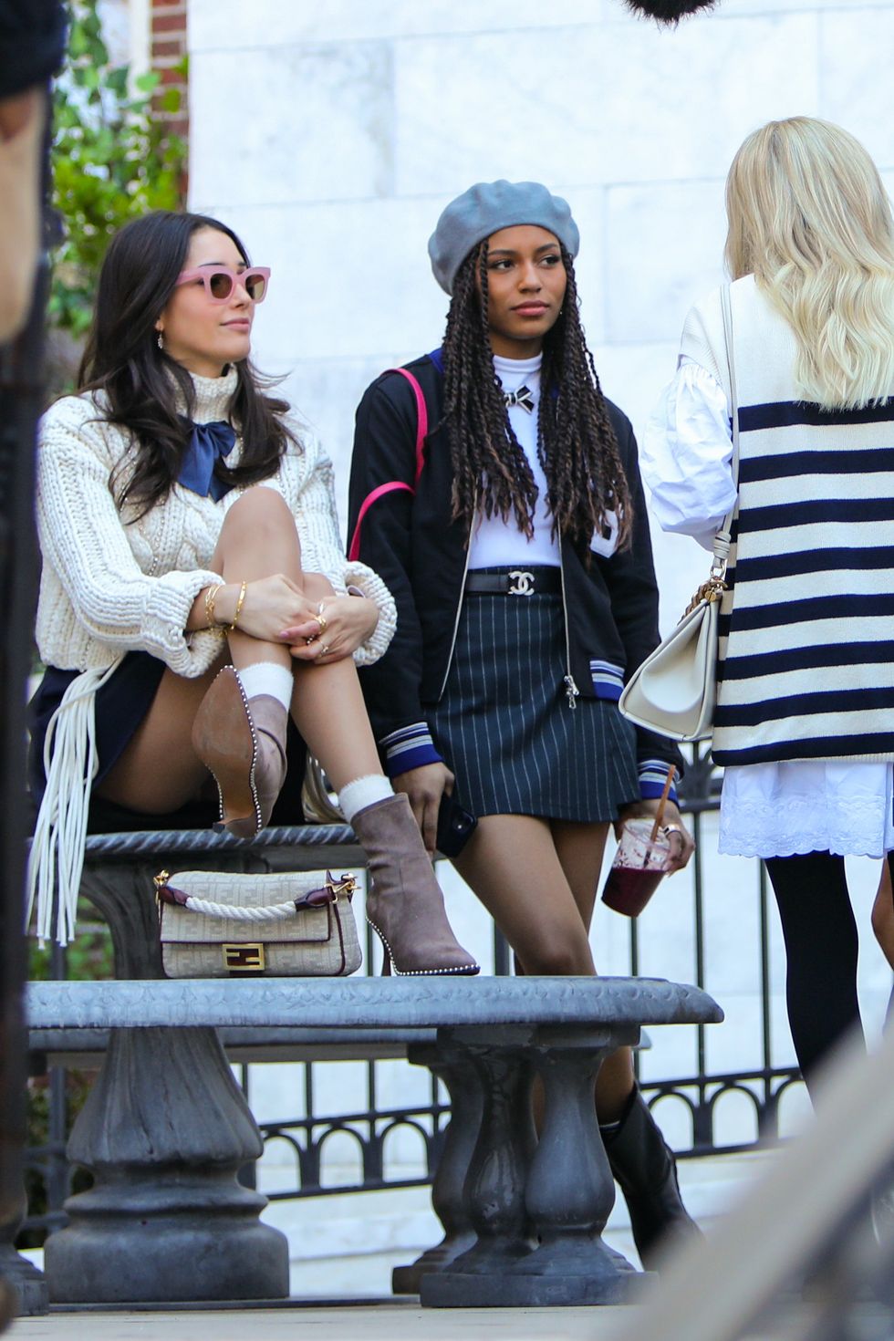 Tüm Yeni Gossip Girl Görünümleri ve Kamera Arkası