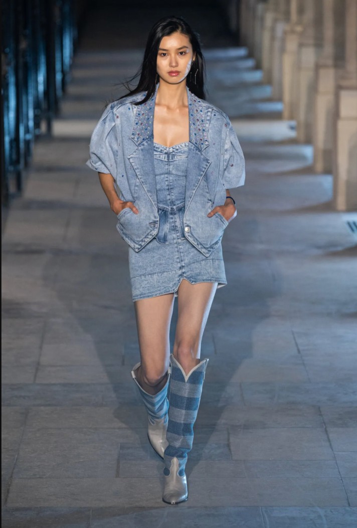 İlkbahar-Yaz'ın En Moda Mini Elbisesi Neye Benziyor?